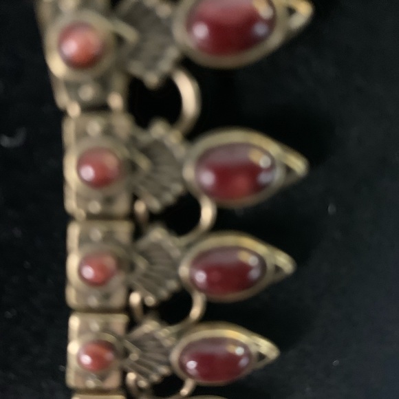 Vintage Necklace and Earrings with brass colored chains and burgundy stones - Picture 4 of 7